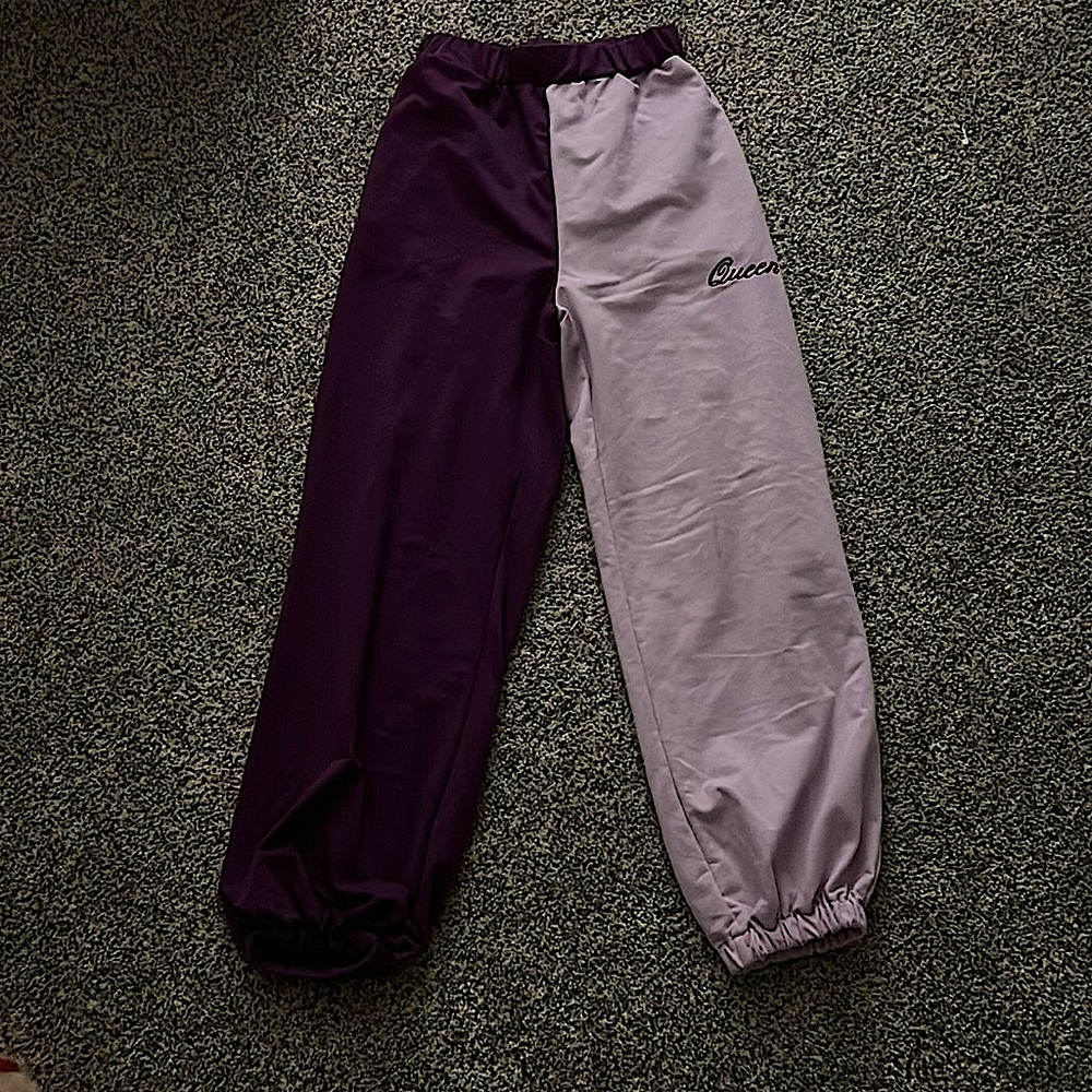It’s purple stretchy high waited a little baggy and supper warm
